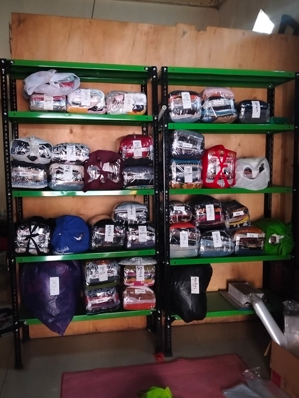 Rak pakaian laundry